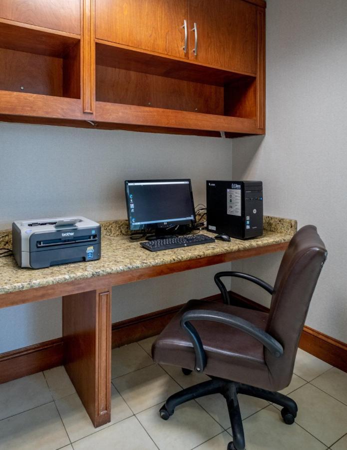 Holiday Inn Hotel & Suites Beckley By Ihg Exterior photo