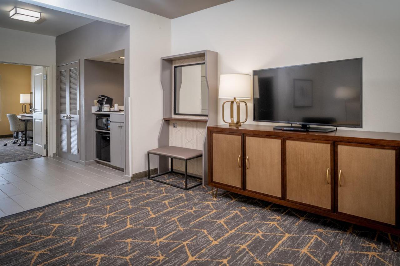 Holiday Inn Hotel & Suites Beckley By Ihg Exterior photo