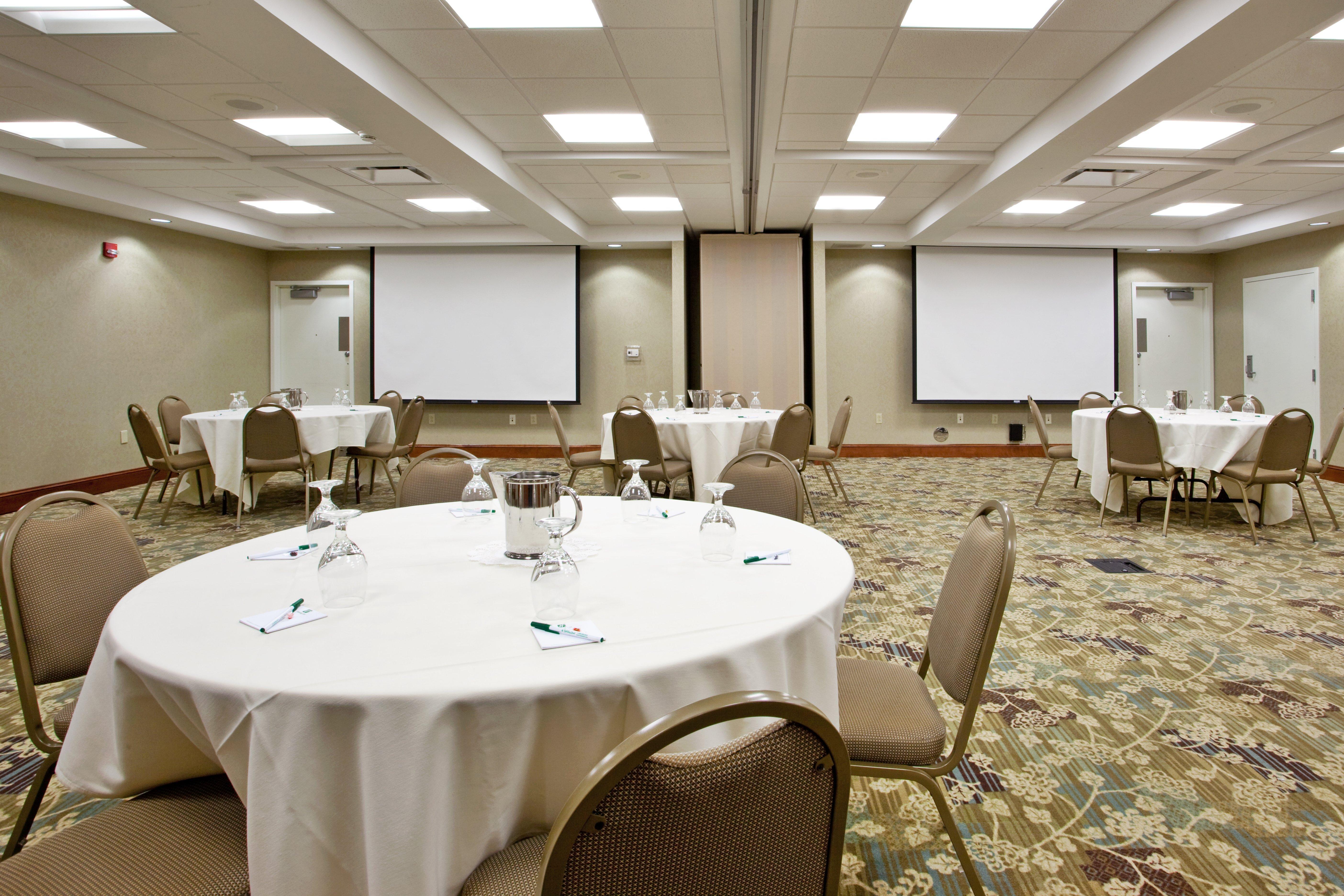 Holiday Inn Hotel & Suites Beckley By Ihg Exterior photo