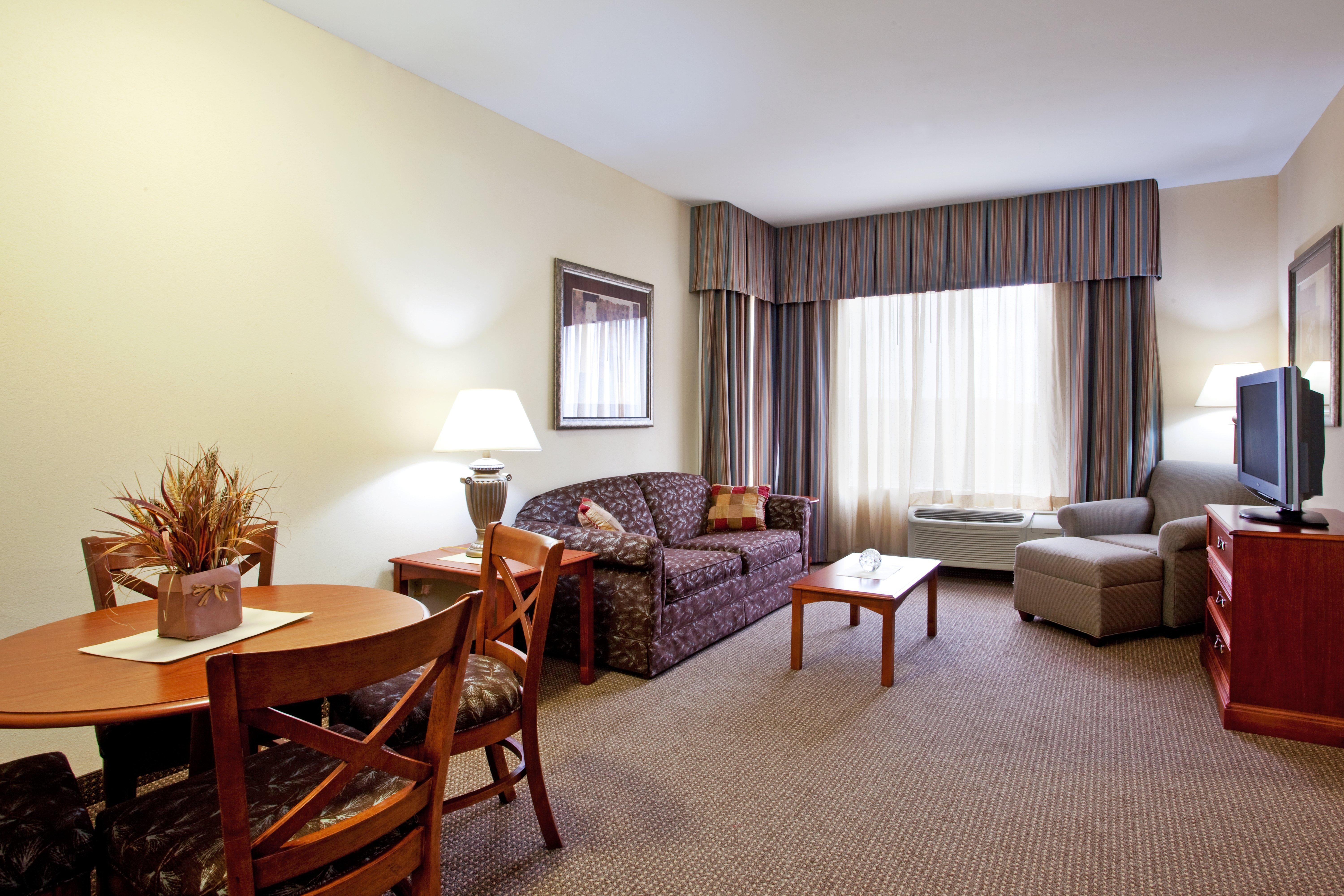 Holiday Inn Hotel & Suites Beckley By Ihg Exterior photo